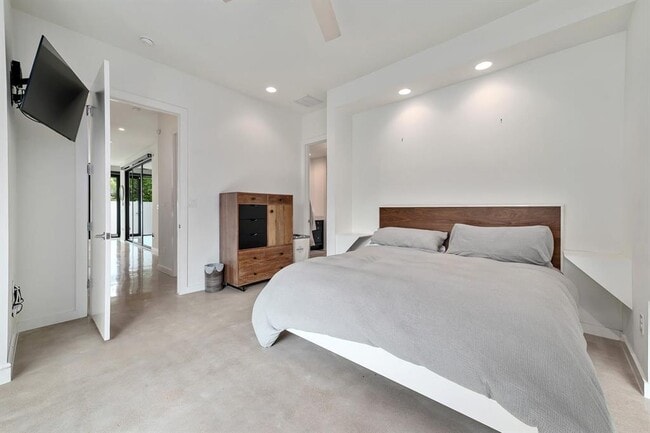 Building Photo - 1208 Hillside Ave