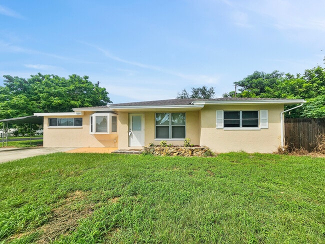 Building Photo - 10849 60th Ave N