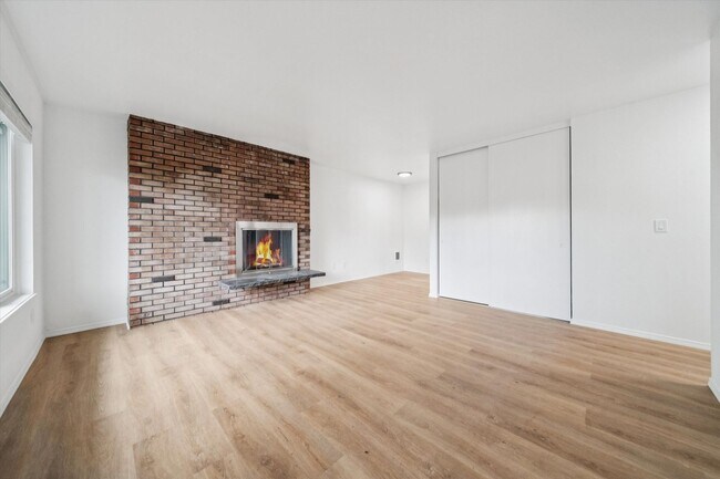 Building Photo - 5143-5145 SE Knight