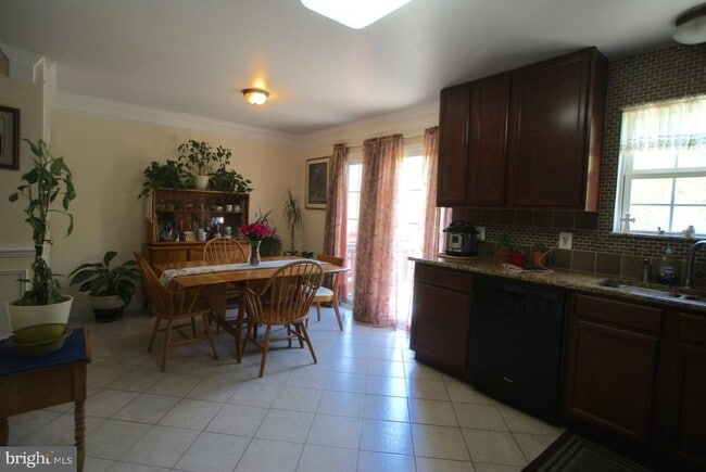 Building Photo - 104 Eastside Ln