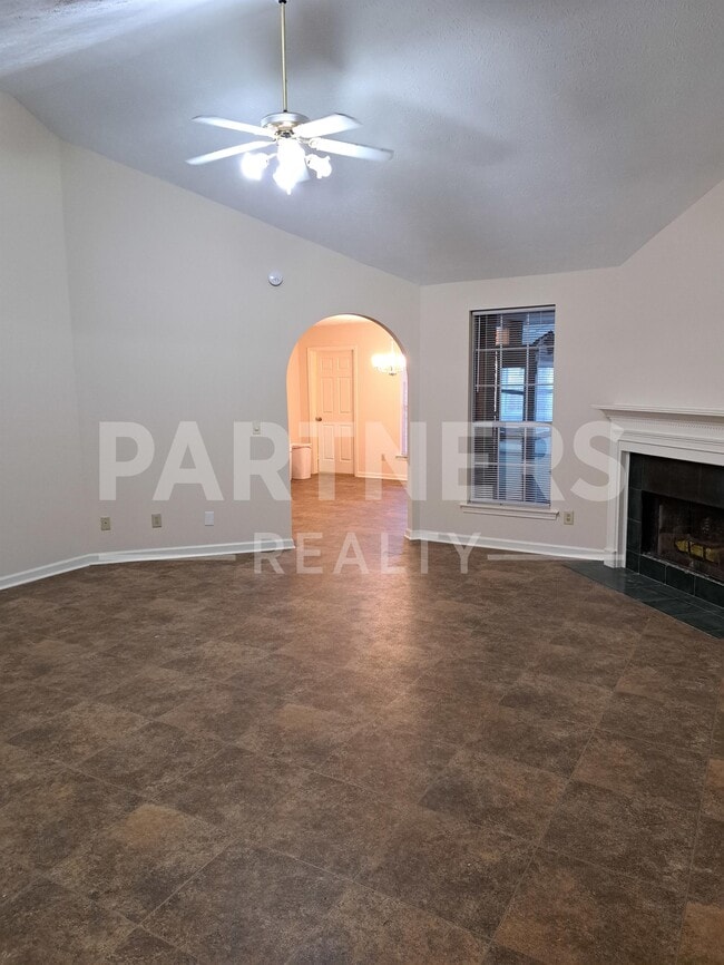 Building Photo - 844 Brookland Curv