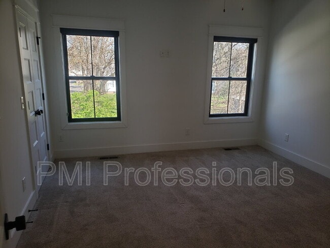 Building Photo - 203 McAuliffe St