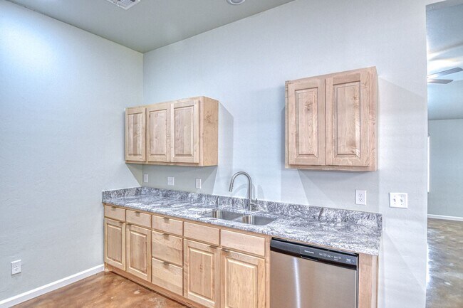 Building Photo - 2713 Clifton Ter