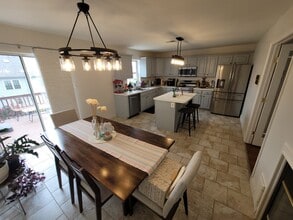 Building Photo - 2104 Harrison Ct