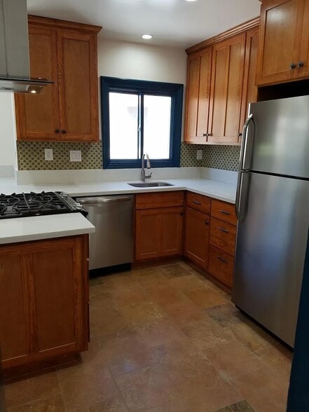 Building Photo - 927 Havenhurst Dr