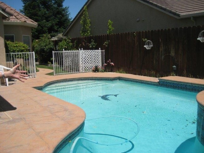 Building Photo - Large corner lot, 4 bedroom with Pool/Spa