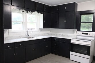 Building Photo - 605 E River Ave