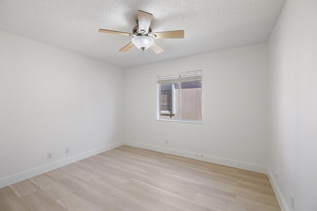 Building Photo - 3800 Woodfield Dr
