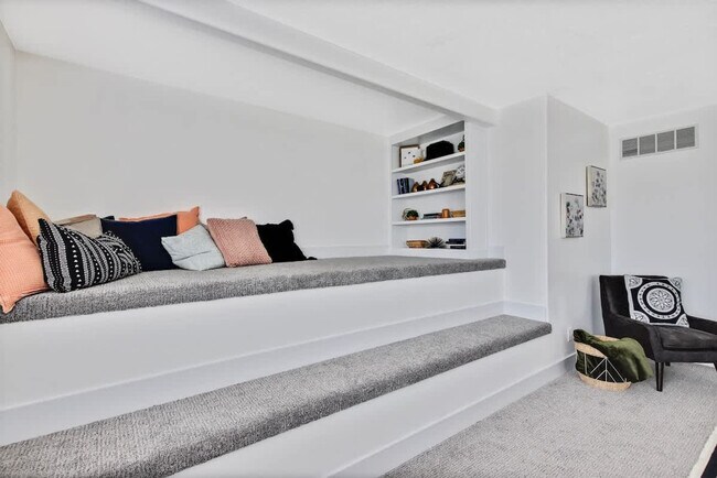 Building Photo - 4611 S Merrivale Pl