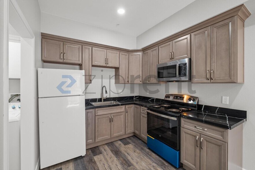 Building Photo - Unit ADU
