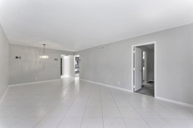 Building Photo - 159 NW 70th St