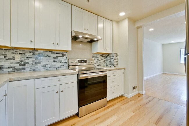 Building Photo - Condo Near Cupertino High | Updated Kitche...