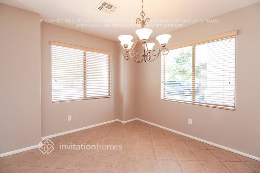 Building Photo - 423 W Corriente Ct