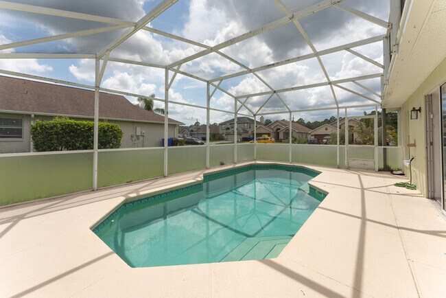 Building Photo - 3 bed with Solar heating Private Pool