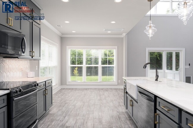 Building Photo - 3527 Pershing Dr