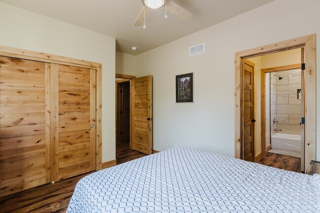 Building Photo - 642 Twincreek Cir