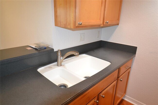 Building Photo - 718 Lyndhurst St