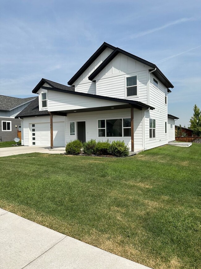 Building Photo - Beautiful  4 bedroom home in Woodland Park...