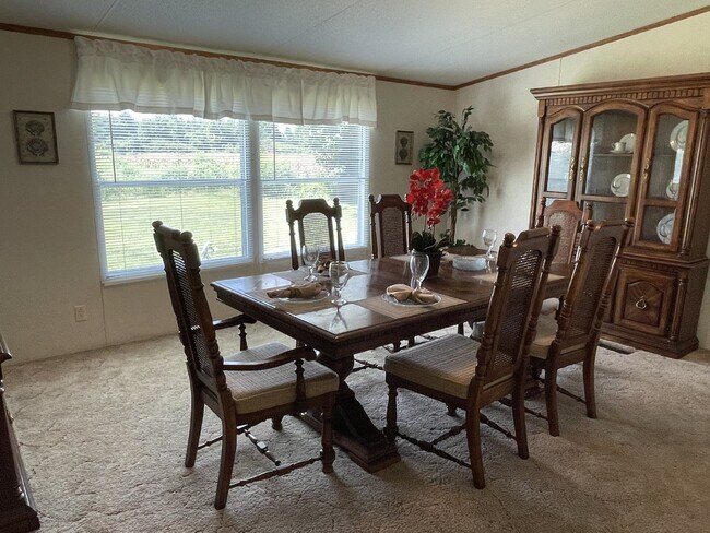 Building Photo - Furnished 3 bedroom 2 full bathroom Manufa...