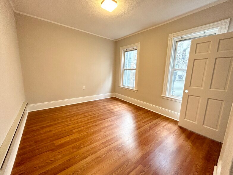 Building Photo - 75 Hillside St