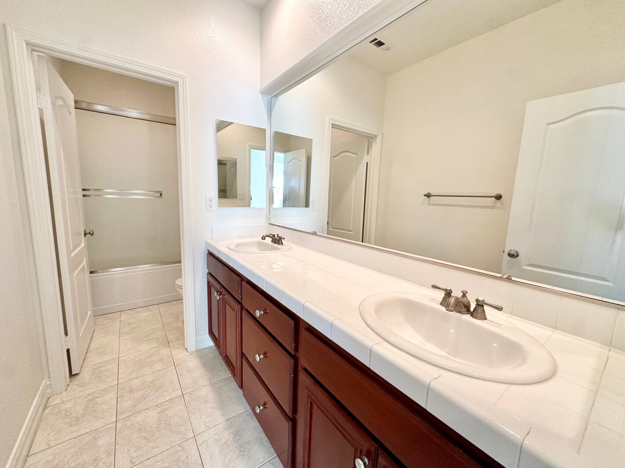 Building Photo - 1976 Lakota St