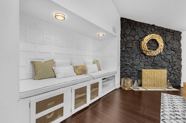 Building Photo - 45680 Vista Dorado Dr