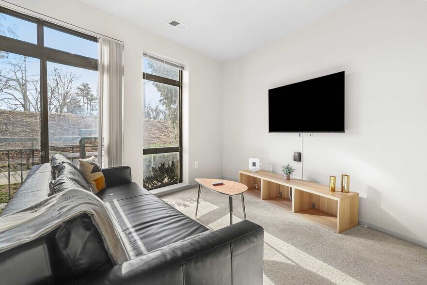 Building Photo - 305 10th Street South