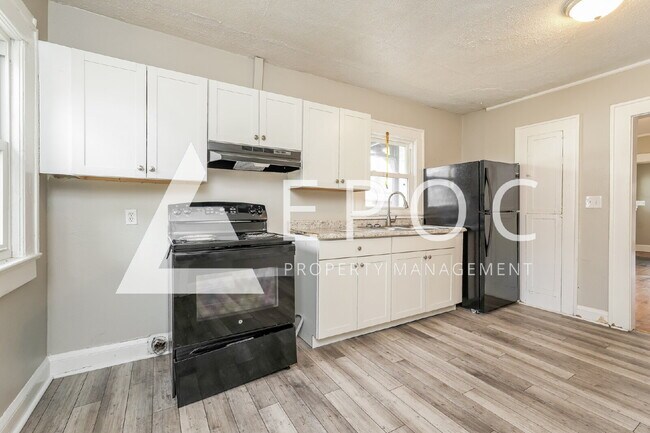 Building Photo - 305 Burtner St
