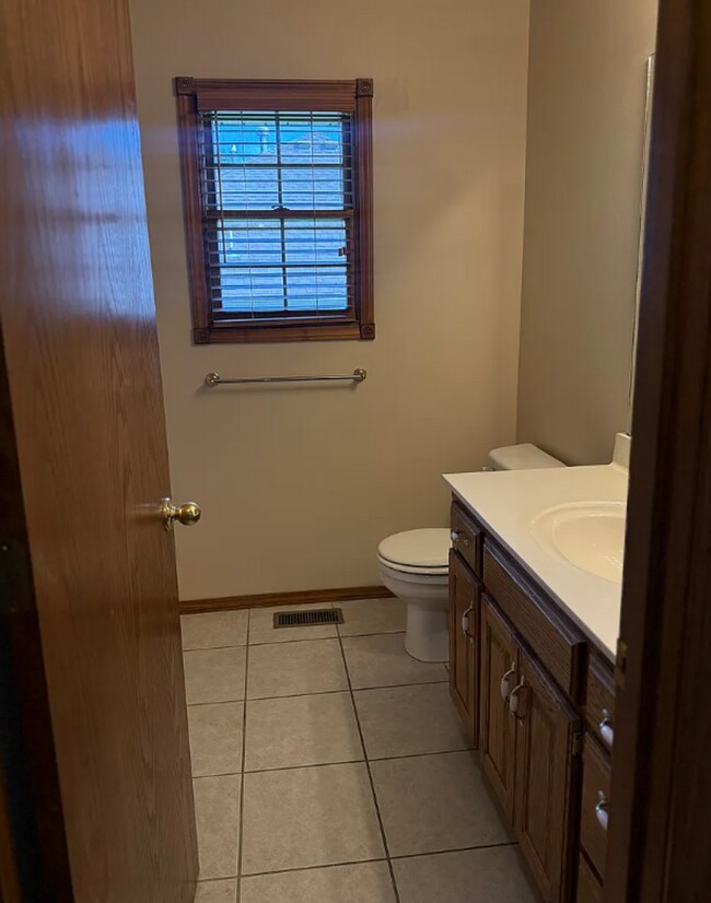 Building Photo - BEAUTIFUL FULLY FENCED HOME IN NIXA SCHOOL...