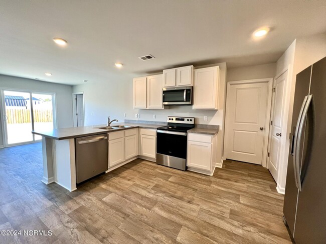 Building Photo - 8219 E Highcroft Dr NE