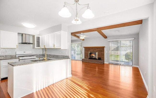 Building Photo - 5055 Scarsdale Dr