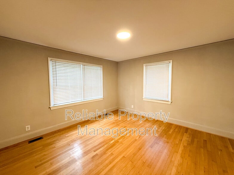 Building Photo - 106 Donald Ross Dr