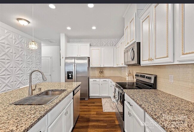 Building Photo - Stunning 4BR House + Office, in Charlotte