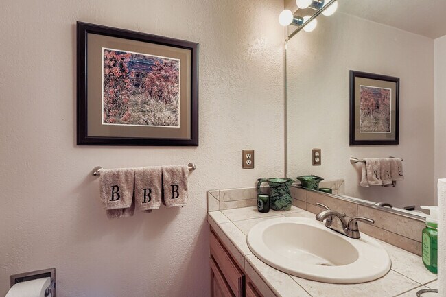 Building Photo - 776 Chimney Creek Dr