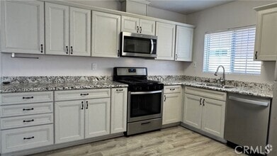 Building Photo - 10523 Hayvenhurst Ave