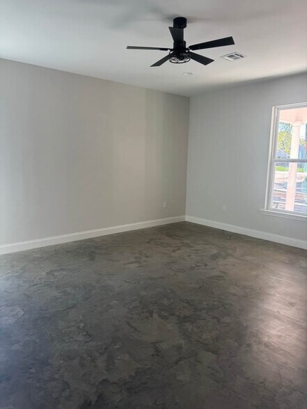 Building Photo - 270 N 3rd St