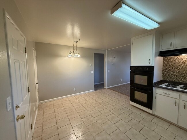 Building Photo - Recently updated single story home in Mode...