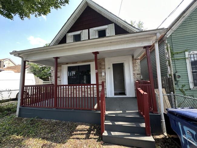 Building Photo - Spacious Single Family Home Ready for Rent...