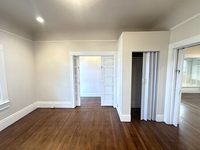 Building Photo - 1522