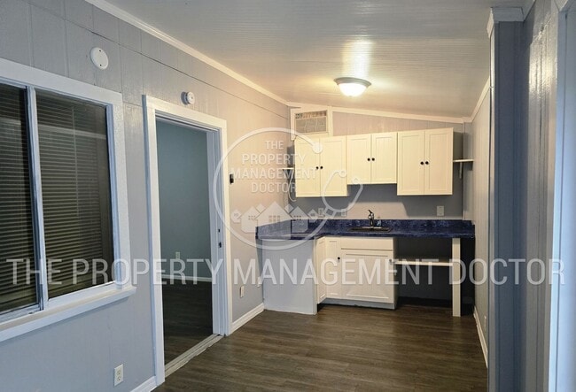 Building Photo - MOVE IN SPECIAL - 4BR/2.5BA Tampa Home | Dual Kitchen Areas, Private Bedroom & Fresh Updates