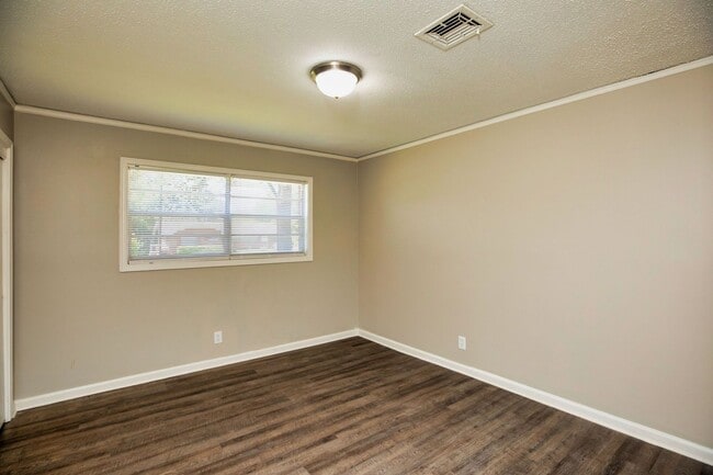 Building Photo - ** 3 bed 2 bath located in Dalraida **Call...