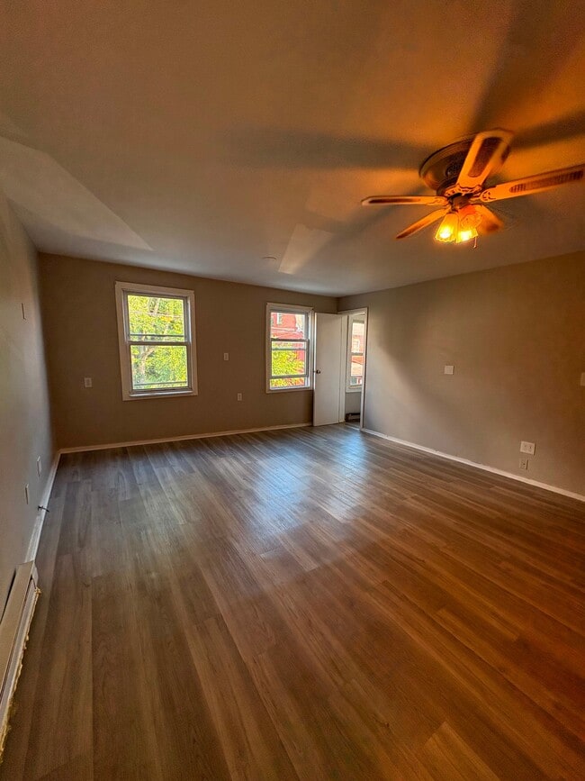 Building Photo - 68 Catharine St