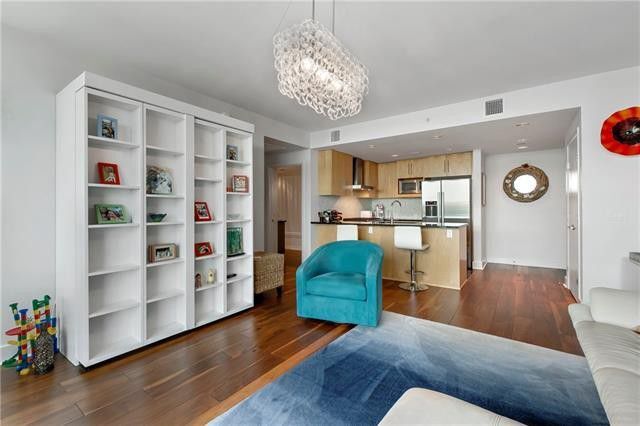 Building Photo - 300 Bowie St