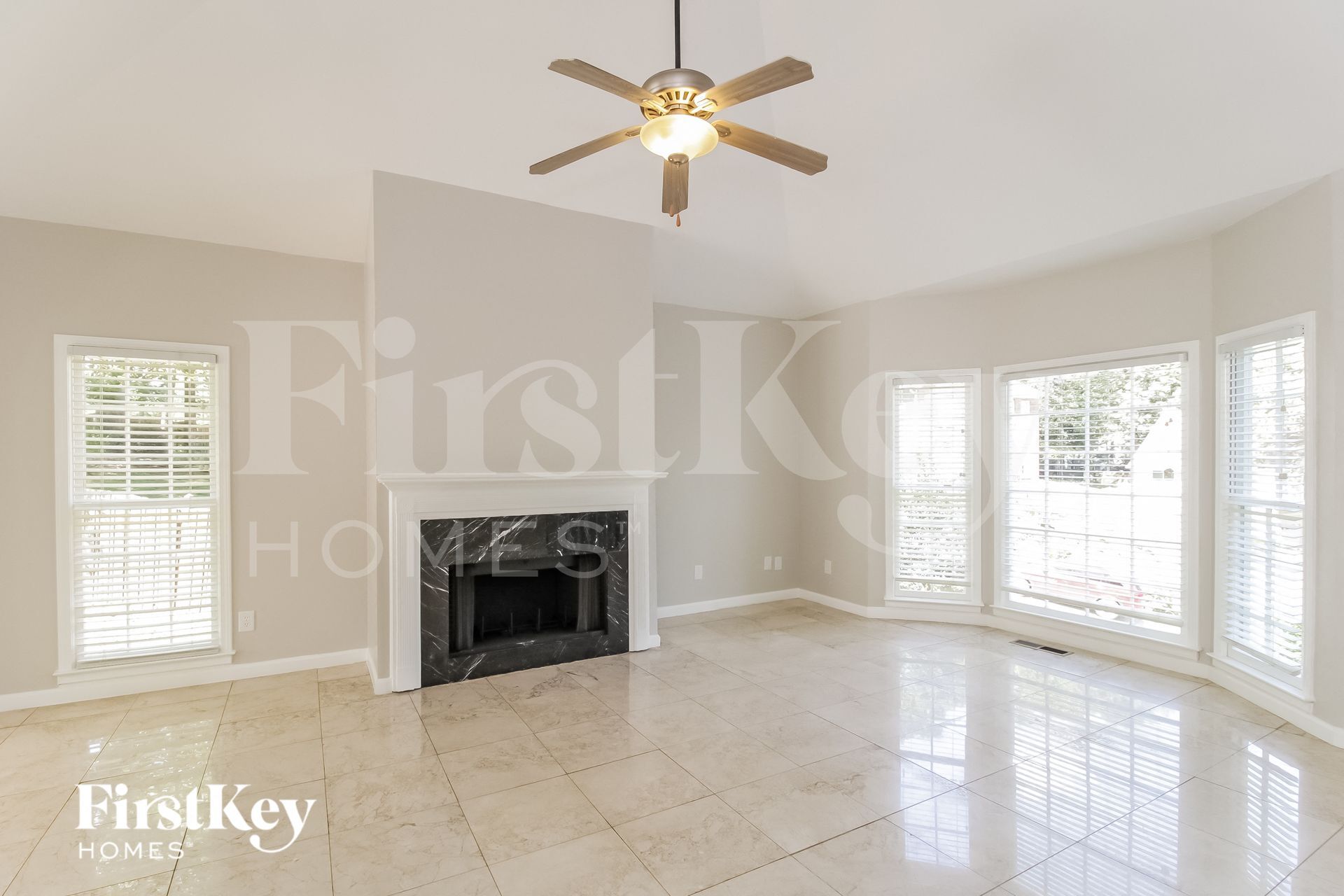 Building Photo - 224 Tennis Ct Ln