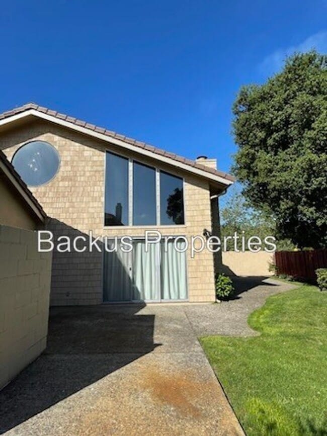 Building Photo - Recently remodeled three bedroom home in T...