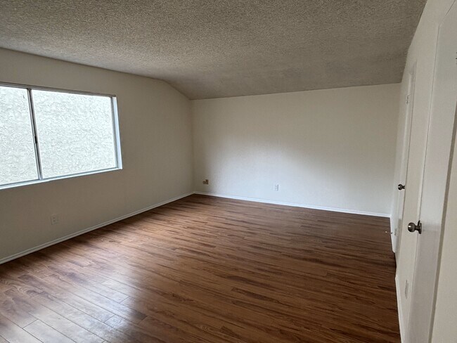 Building Photo - 2105 Grant Ave