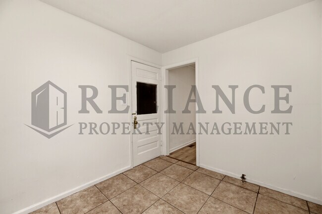 Building Photo - 1434 S Laura Ave