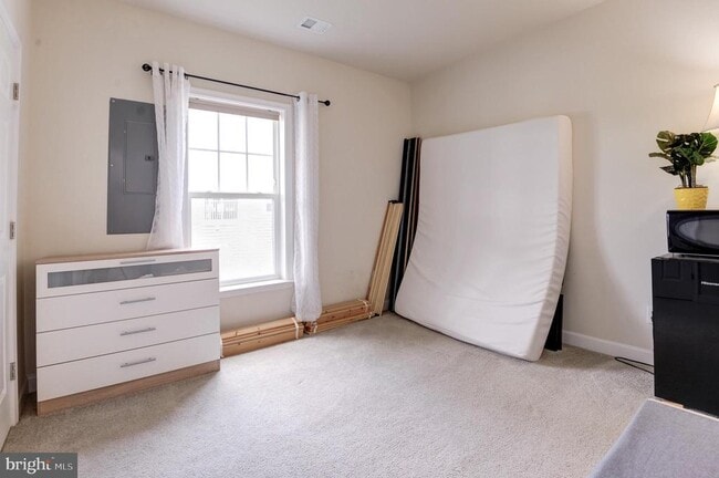 Building Photo - 22283 Pinecroft Terrace