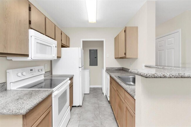 Building Photo - 4328 S Kirkman Rd