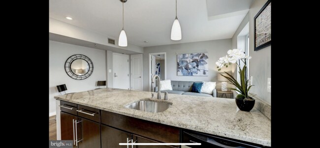 Building Photo - 420 16th St SE